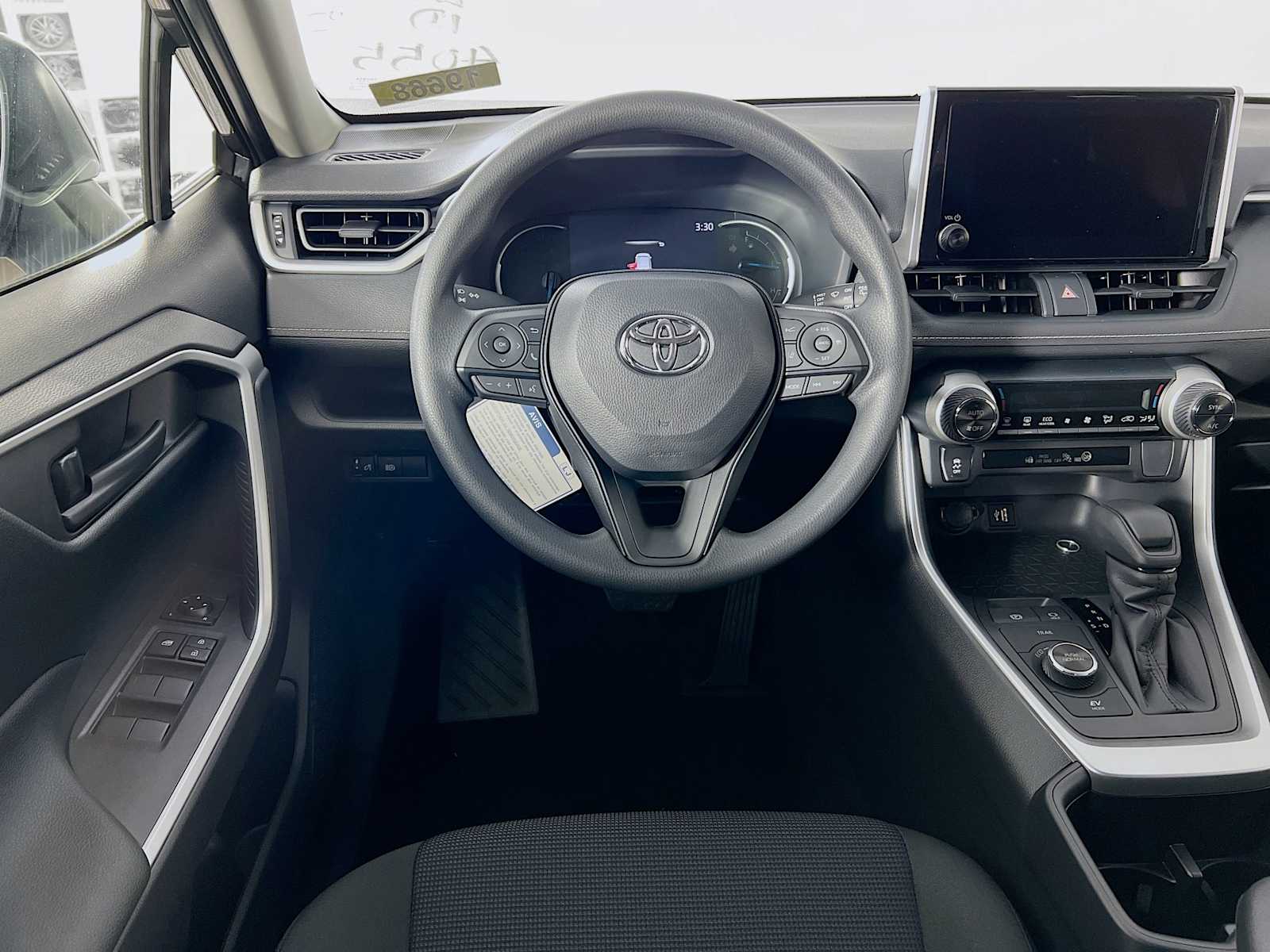 2025 Toyota RAV4 Hybrid LE - Photo 15