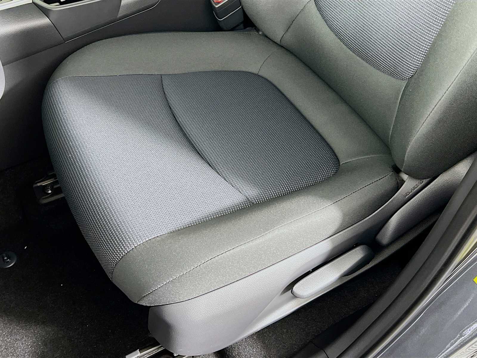 2025 Toyota RAV4 Hybrid LE - Photo 17
