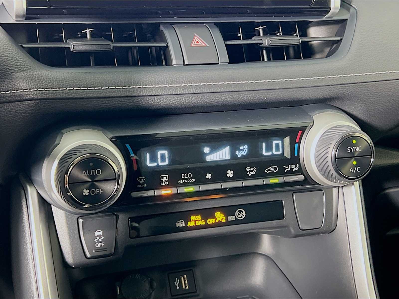 2025 Toyota RAV4 Hybrid LE - Photo 10