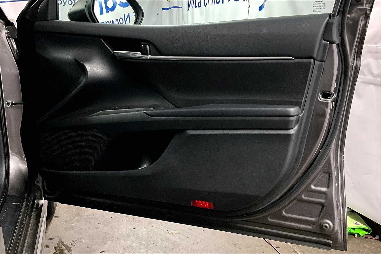 2023 Toyota Camry SE - Photo 12