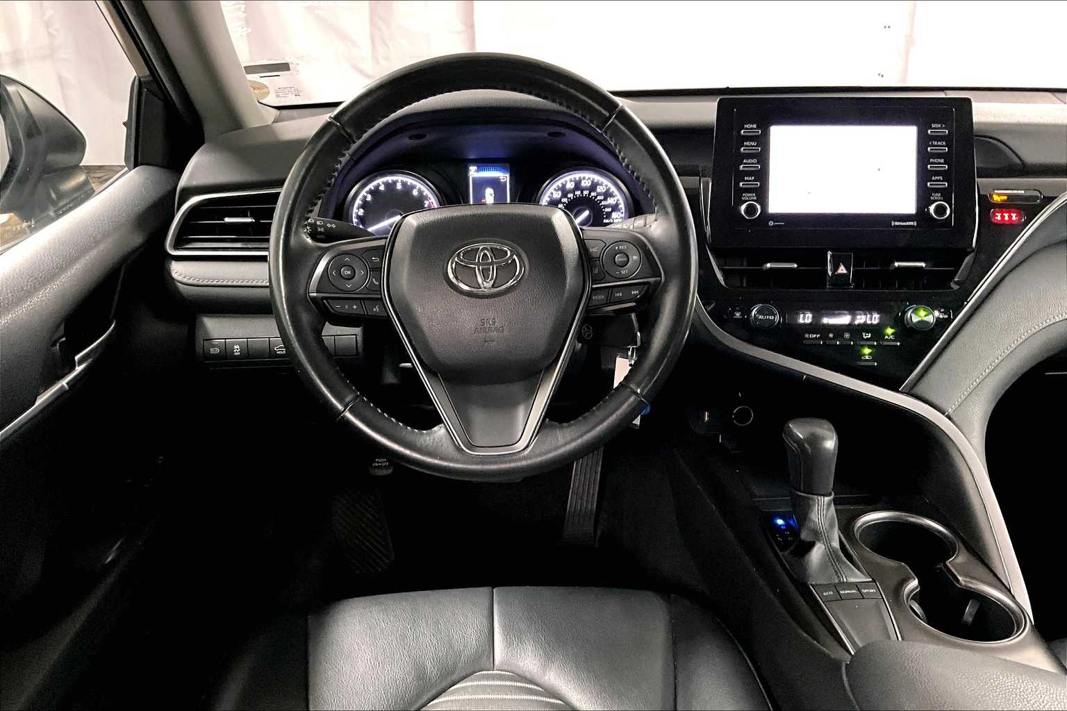 2023 Toyota Camry SE - Photo 17