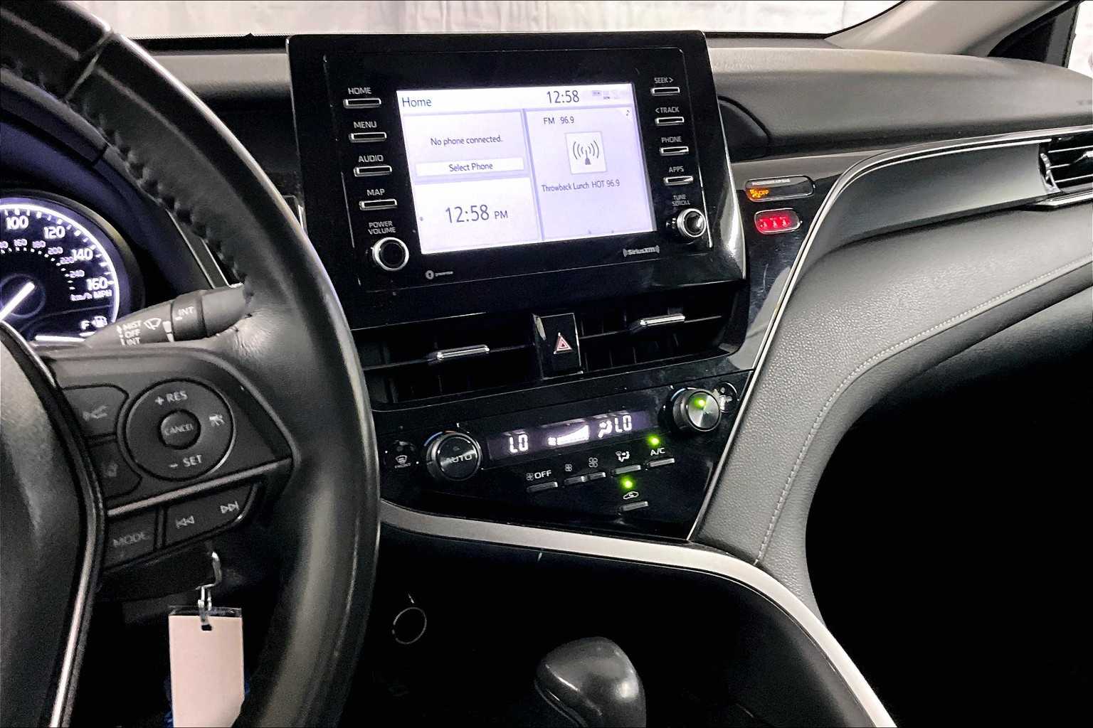 2023 Toyota Camry SE - Photo 18