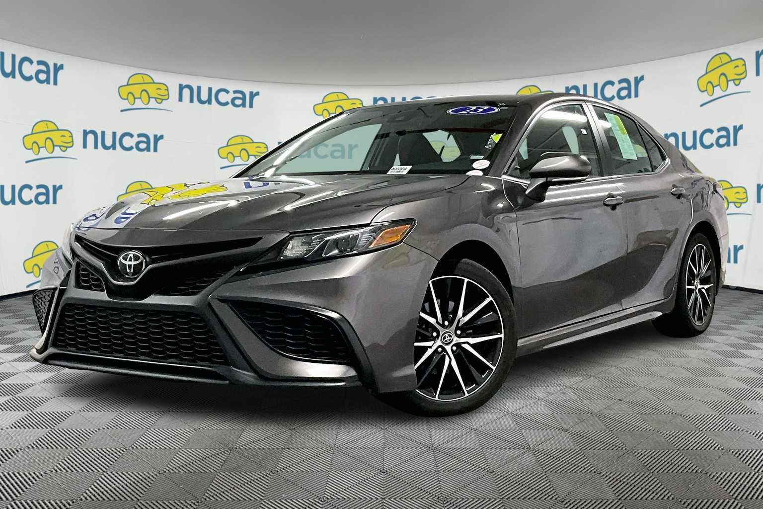 2023 Toyota Camry SE - Photo 3