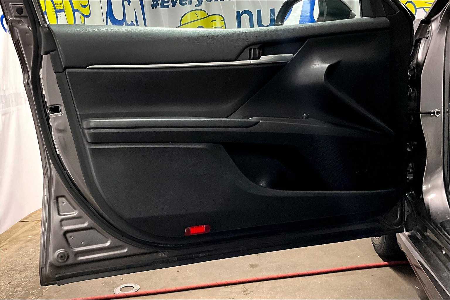 2023 Toyota Camry SE - Photo 9