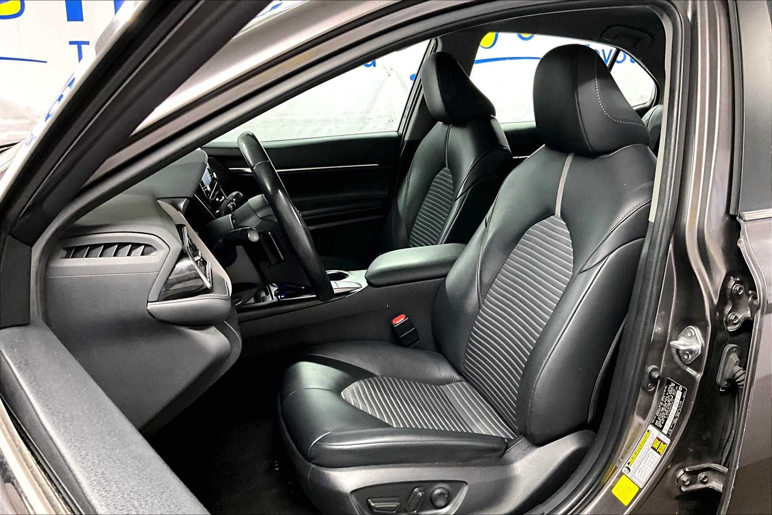 2023 Toyota Camry SE - Photo 10