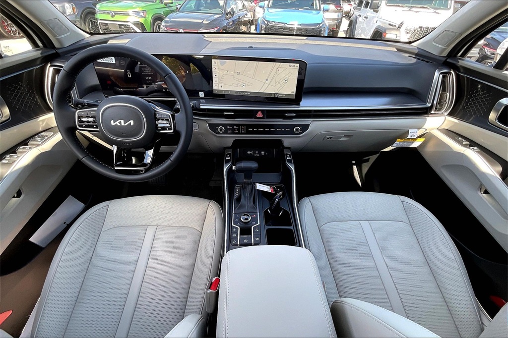 2025 Kia Sorento S - Photo 12