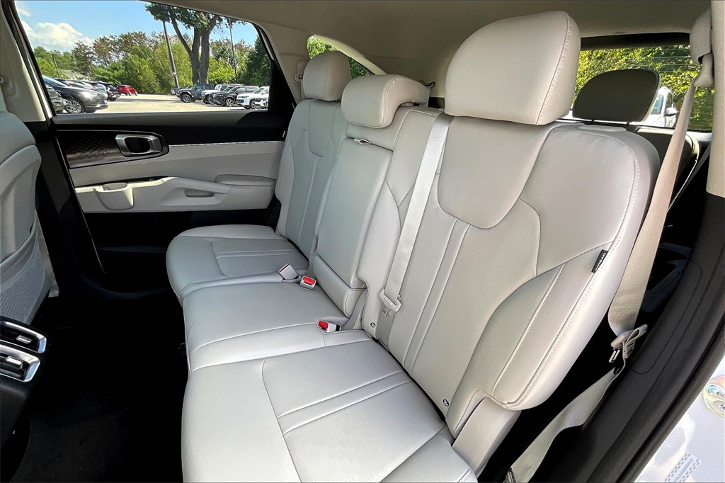 2025 Kia Sorento S - Photo 15