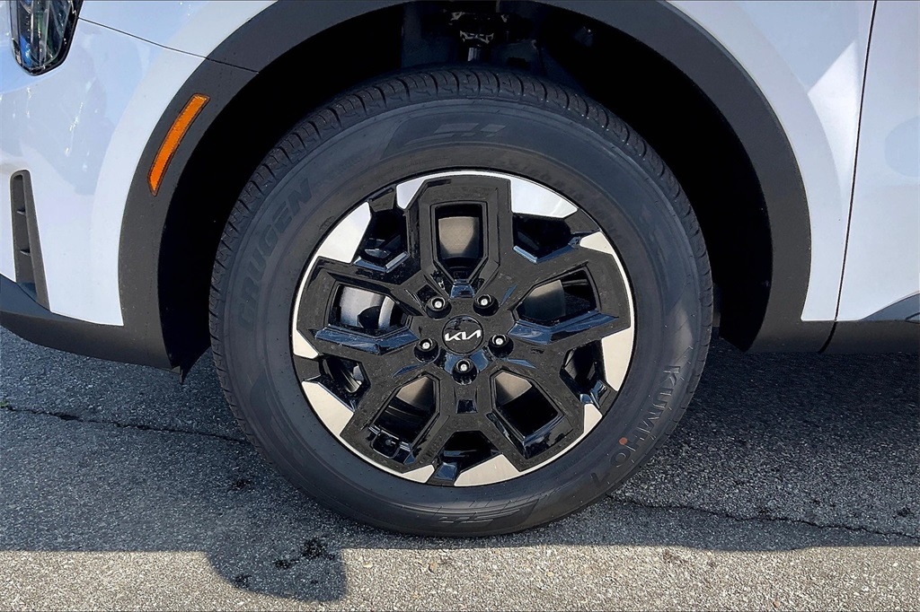 2025 Kia Sorento S - Photo 8