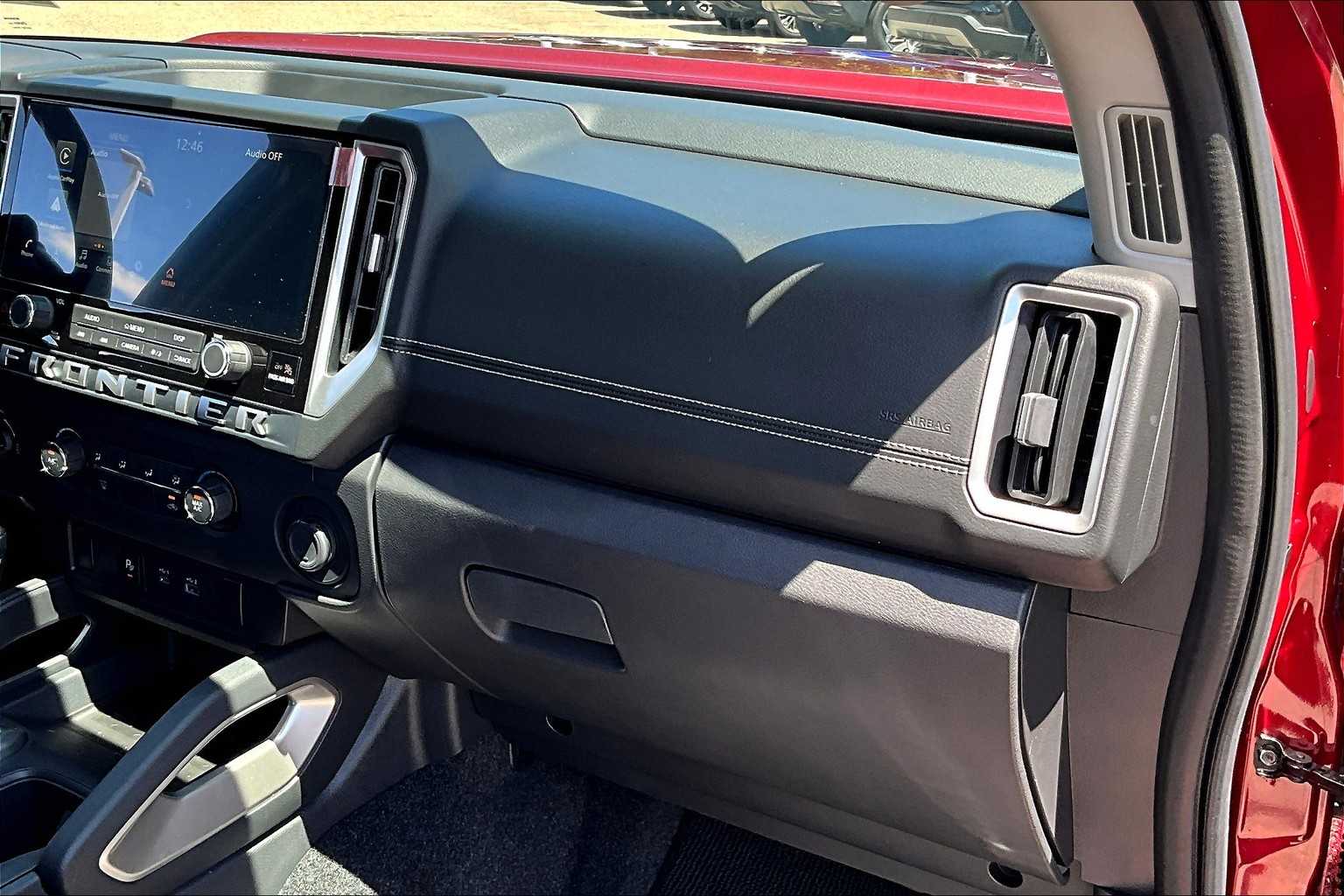 2025 Nissan Frontier SV - Photo 13