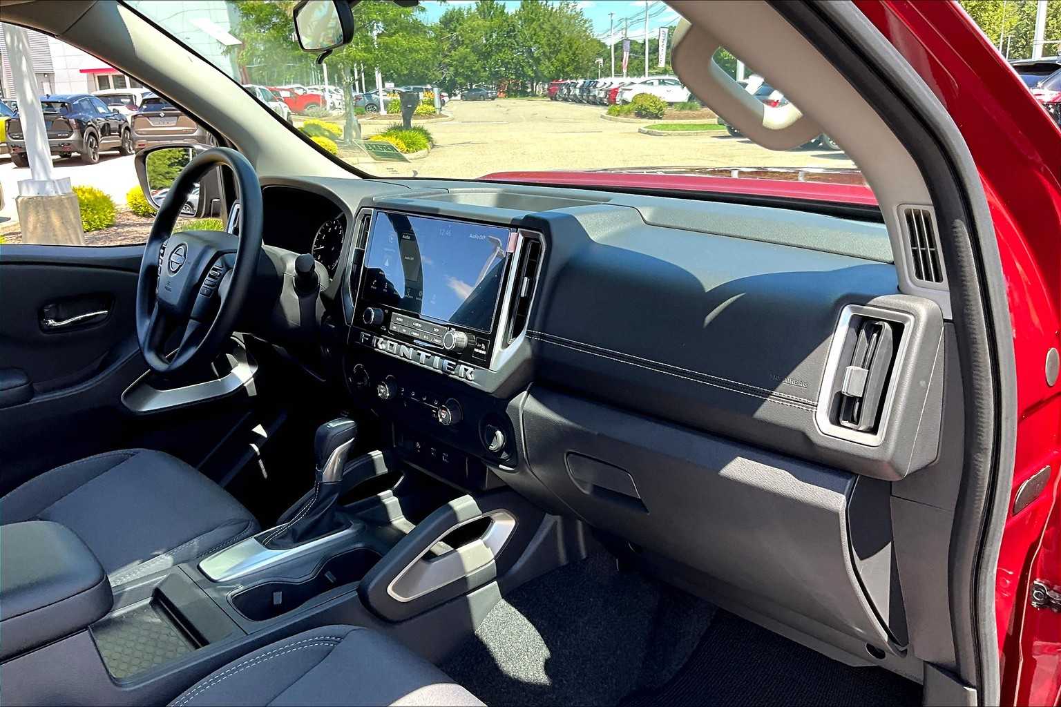 2025 Nissan Frontier SV - Photo 14