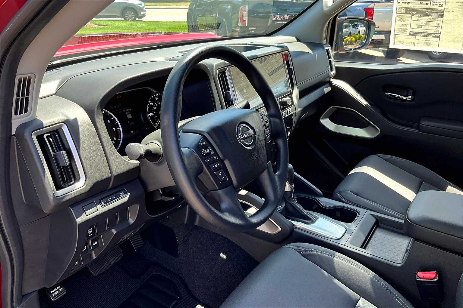 2025 Nissan Frontier SV - Photo 8