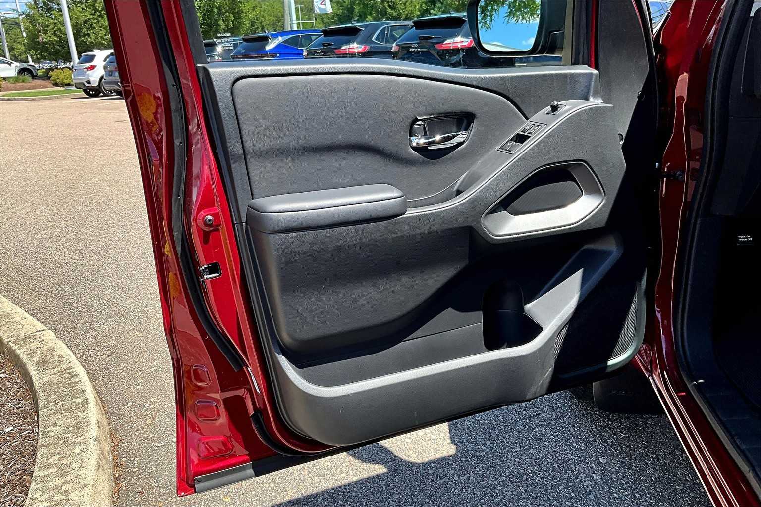 2025 Nissan Frontier SV - Photo 9