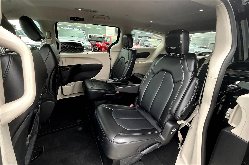 2024 Chrysler Pacifica Touring L - Photo 15
