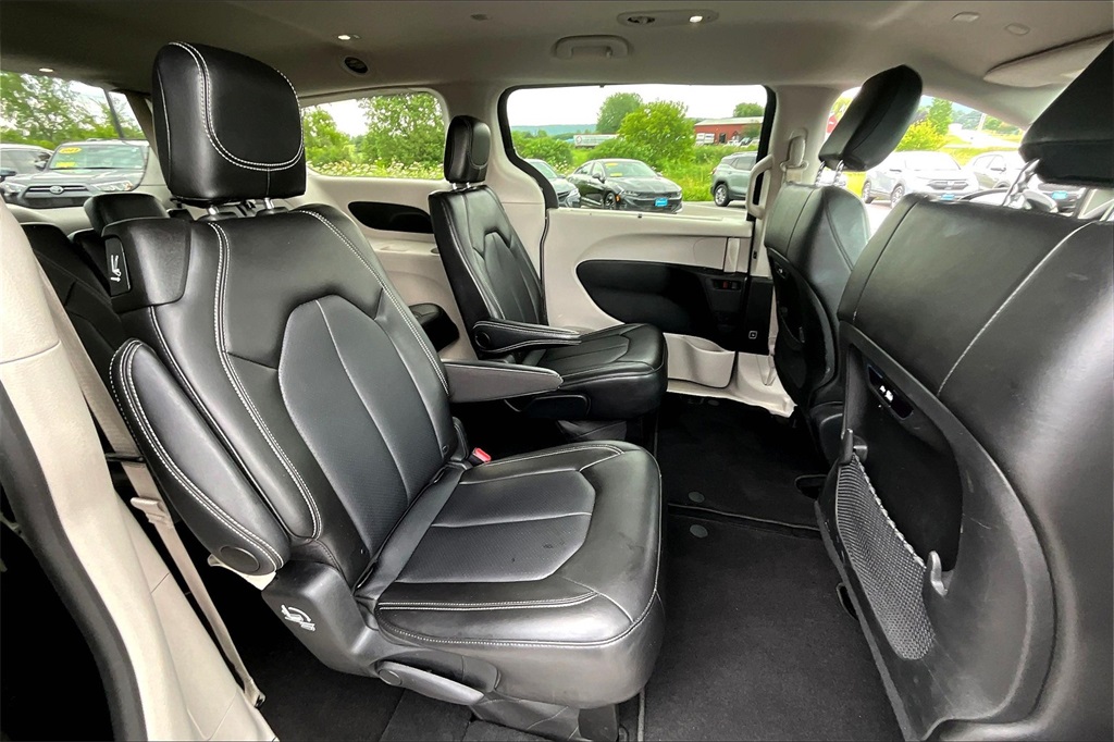 2024 Chrysler Pacifica Touring L - Photo 16