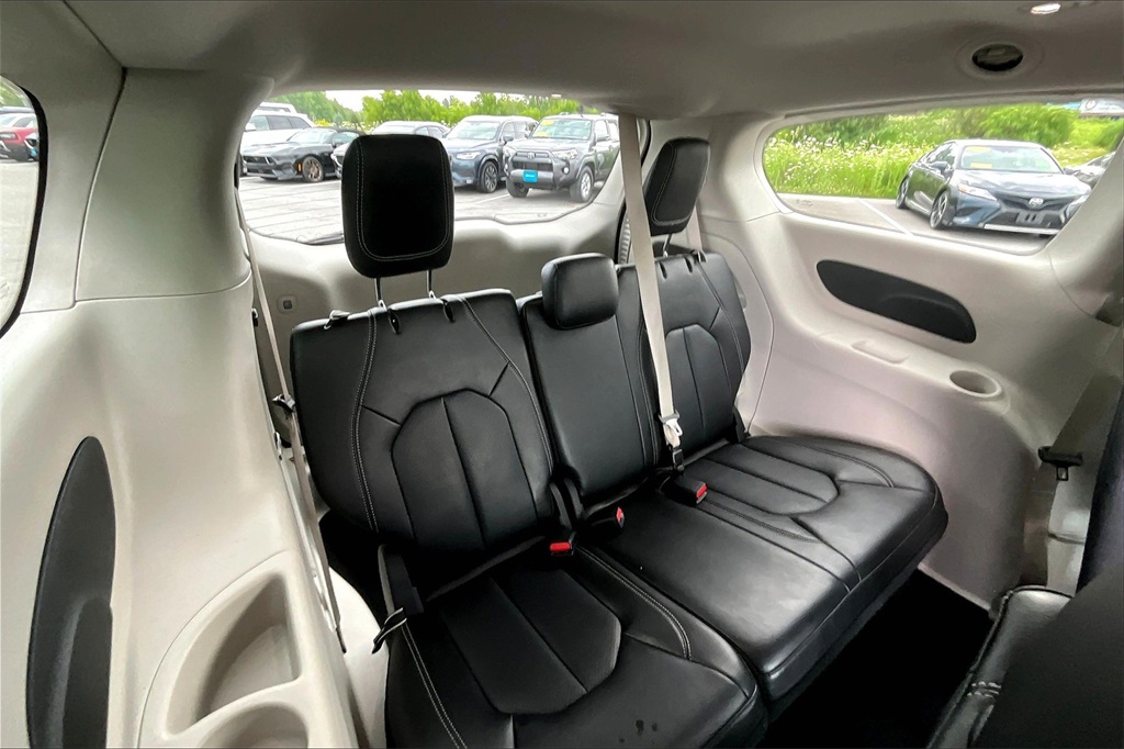 2024 Chrysler Pacifica Touring L - Photo 17