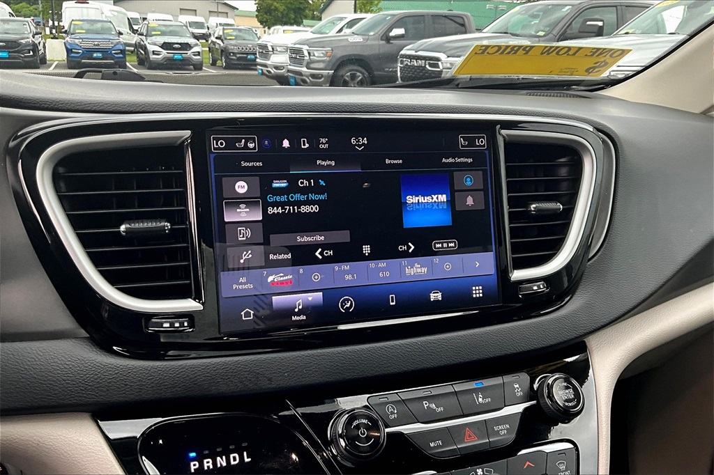 2024 Chrysler Pacifica Touring L - Photo 19