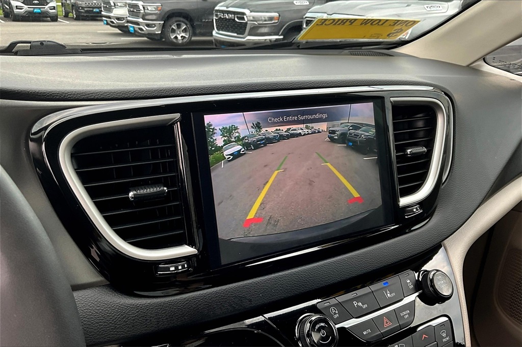2024 Chrysler Pacifica Touring L - Photo 20