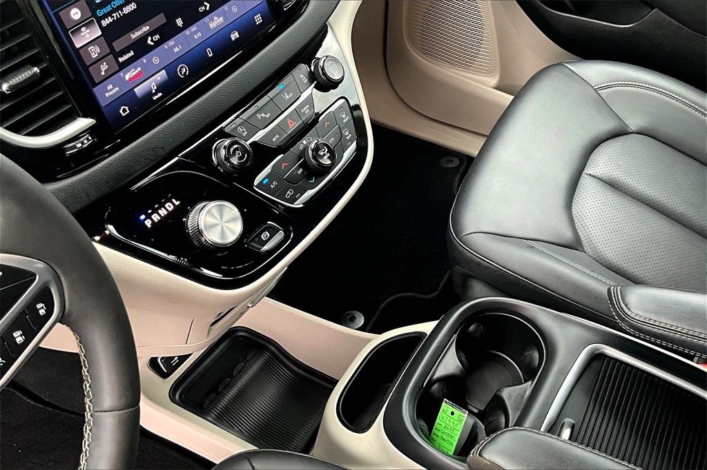2024 Chrysler Pacifica Touring L - Photo 21