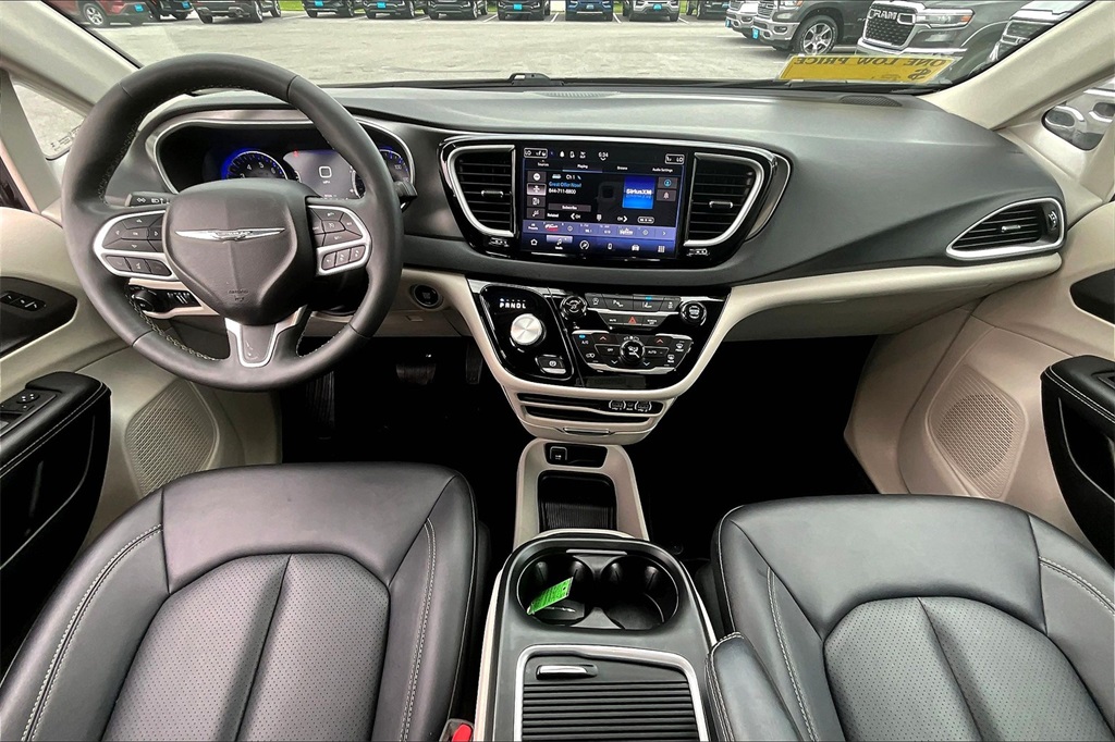 2024 Chrysler Pacifica Touring L - Photo 22