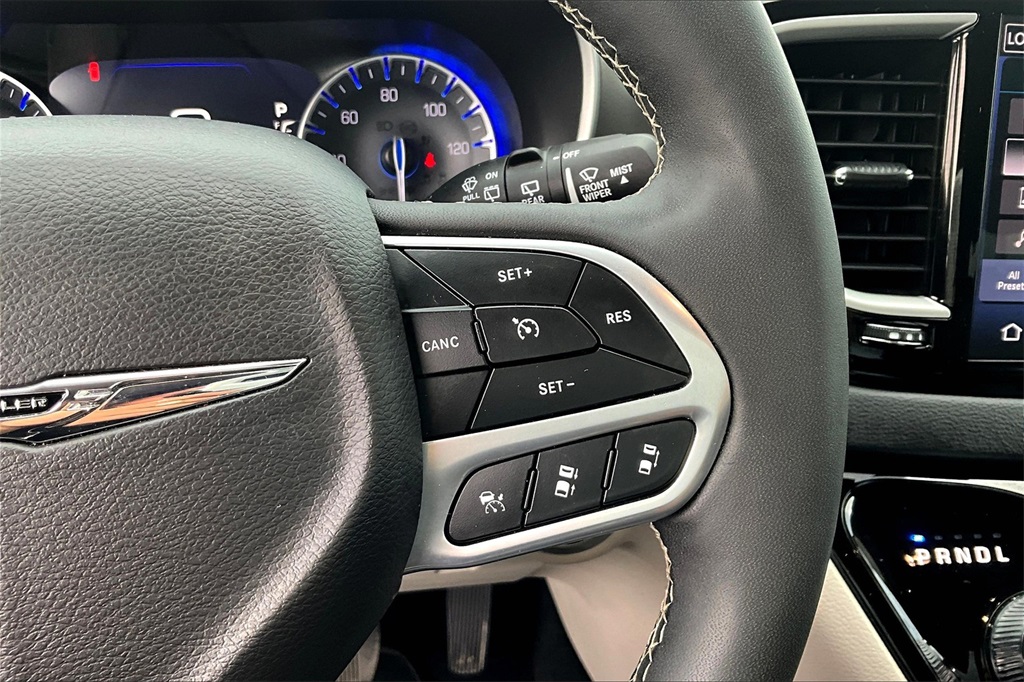 2024 Chrysler Pacifica Touring L - Photo 25