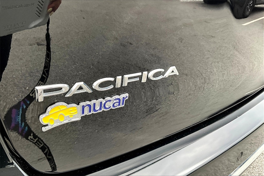 2024 Chrysler Pacifica Touring L - Photo 30