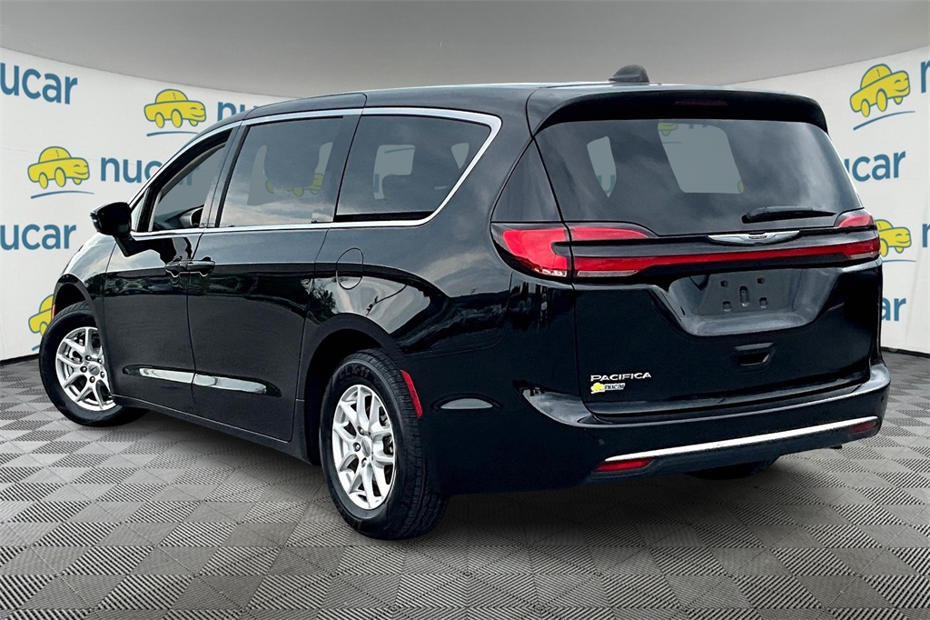 2024 Chrysler Pacifica Touring L - Photo 4