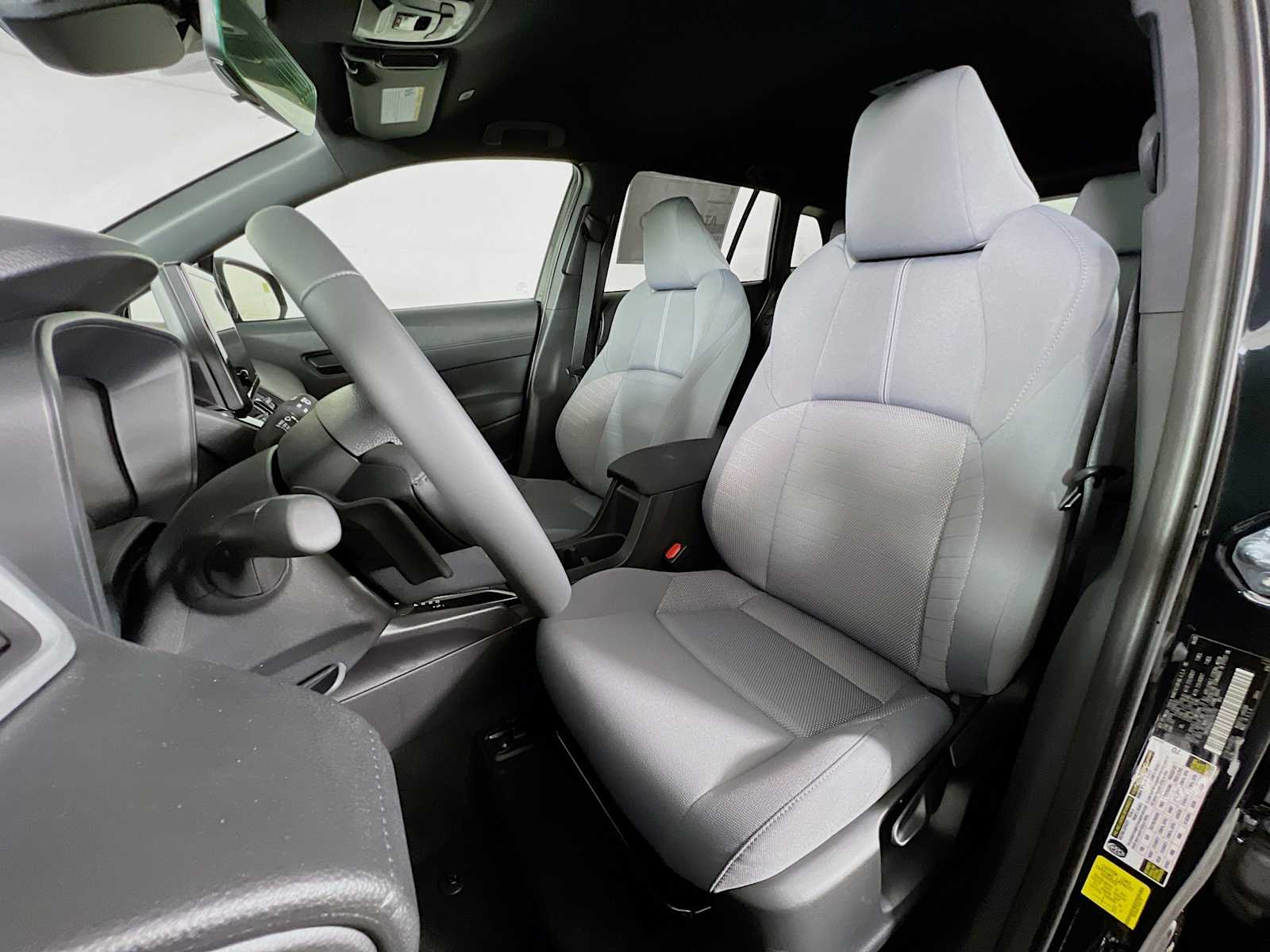 2025 Toyota Corolla Cross Hybrid SE - Photo 12