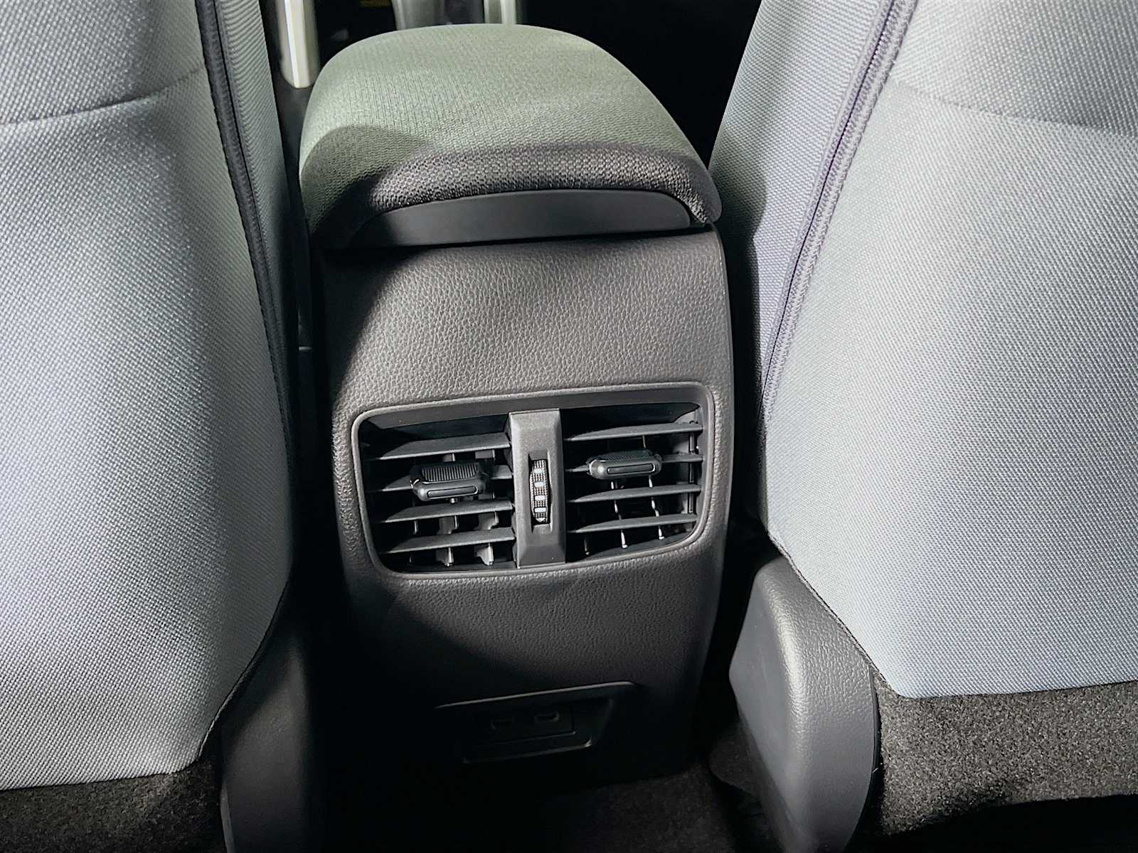 2025 Toyota Corolla Cross Hybrid SE - Photo 14