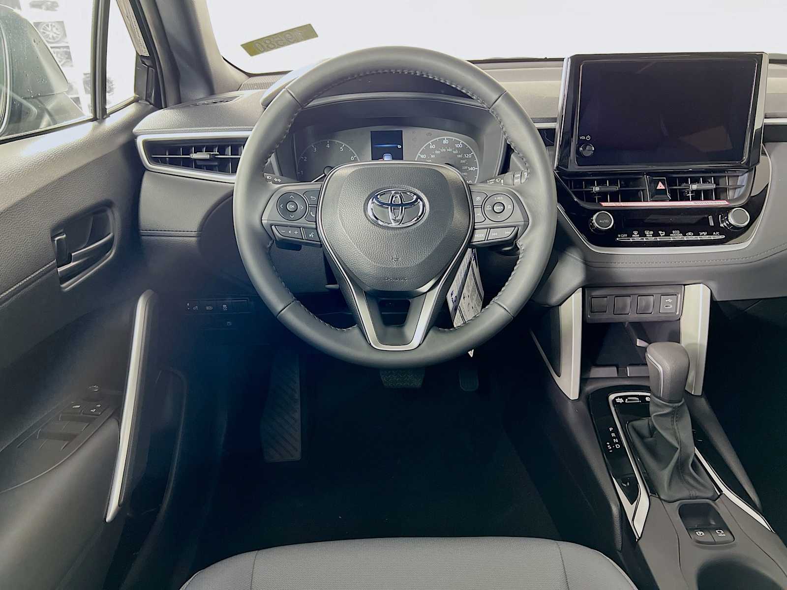 2025 Toyota Corolla Cross Hybrid SE - Photo 15