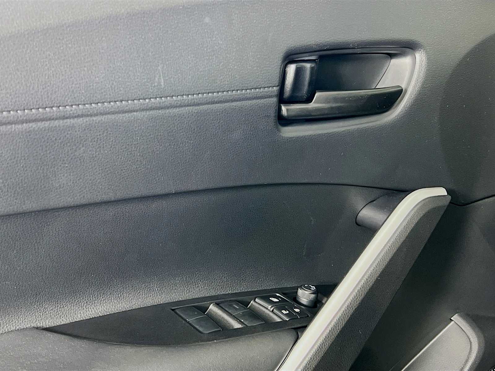 2025 Toyota Corolla Cross Hybrid SE - Photo 16
