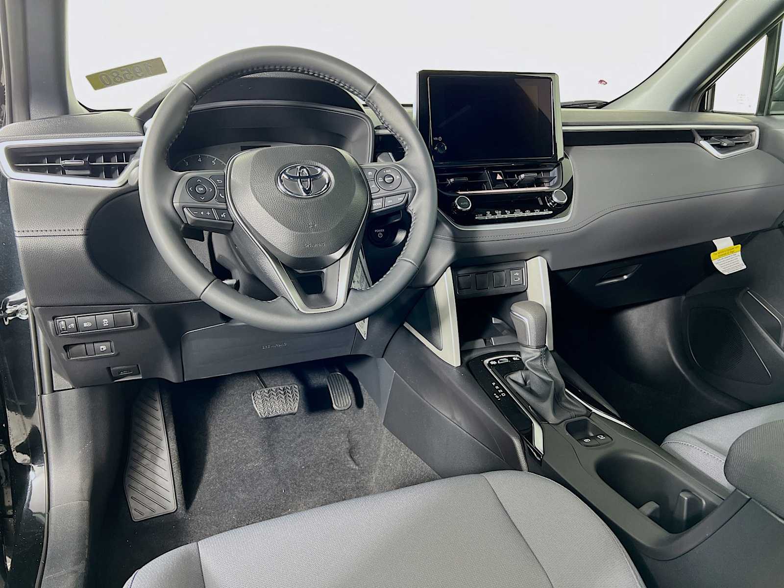 2025 Toyota Corolla Cross Hybrid SE - Photo 6