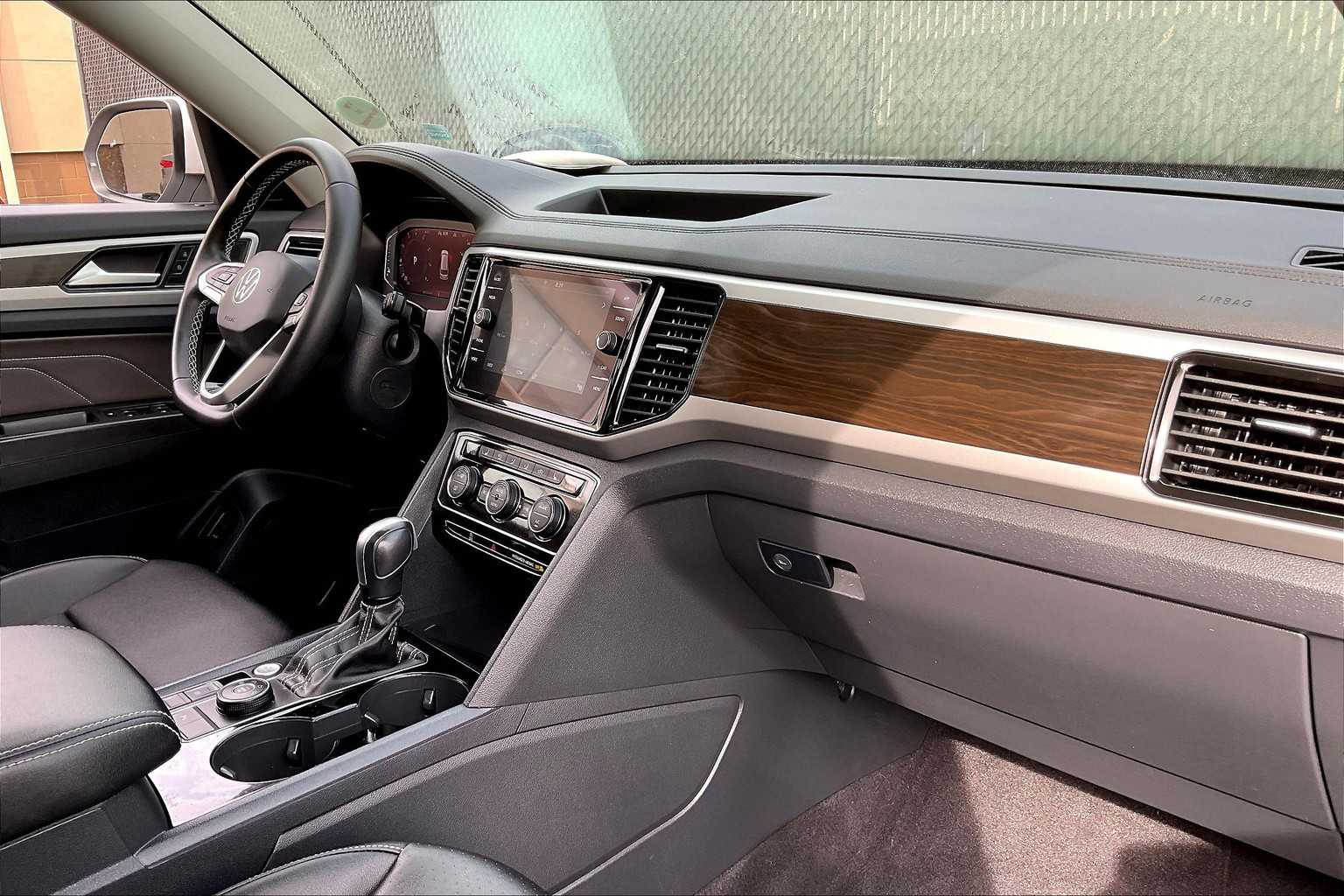 2023 Volkswagen Atlas 3.6L V6 SE w/Technology - Photo 11