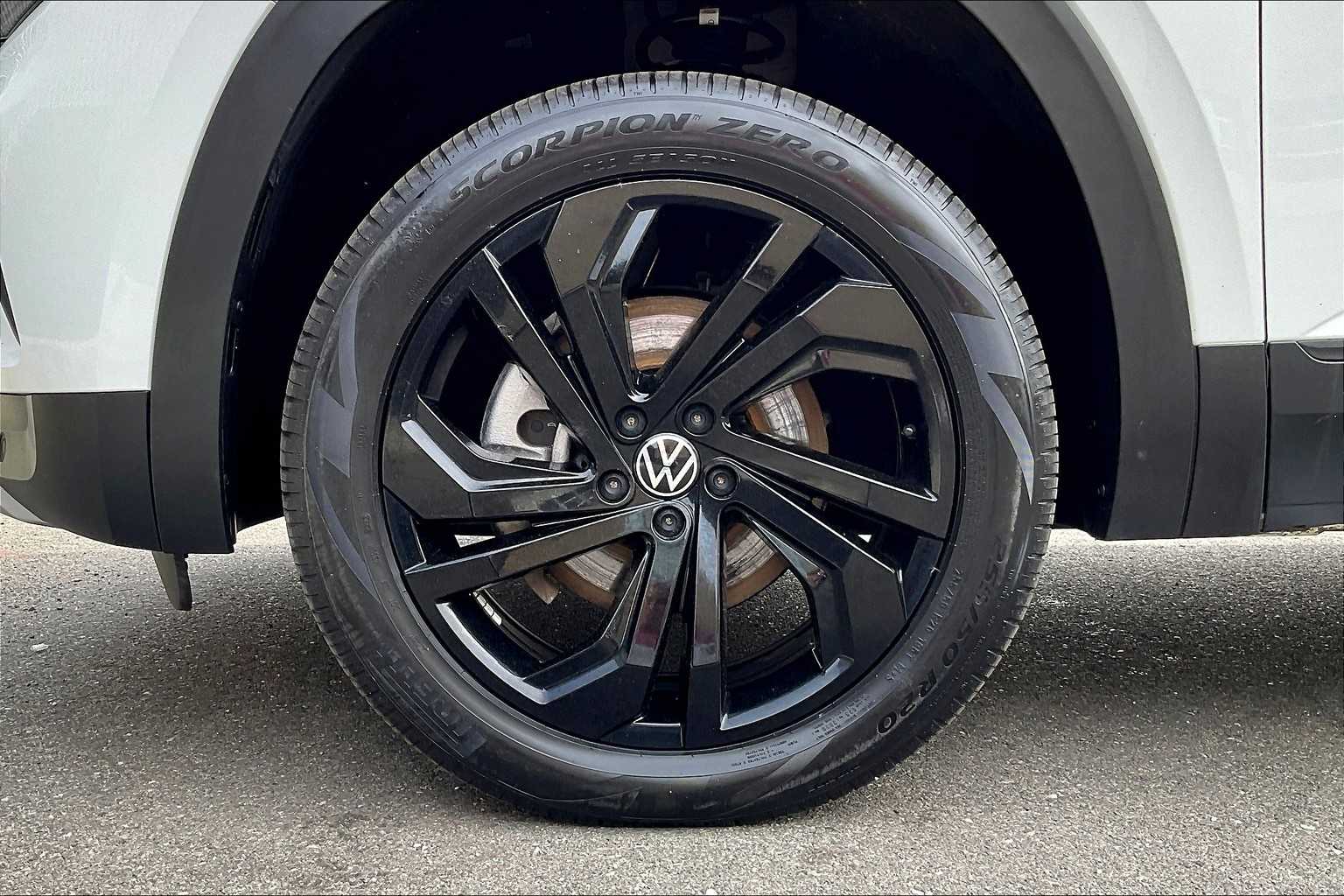 2023 Volkswagen Atlas 3.6L V6 SE w/Technology - Photo 18