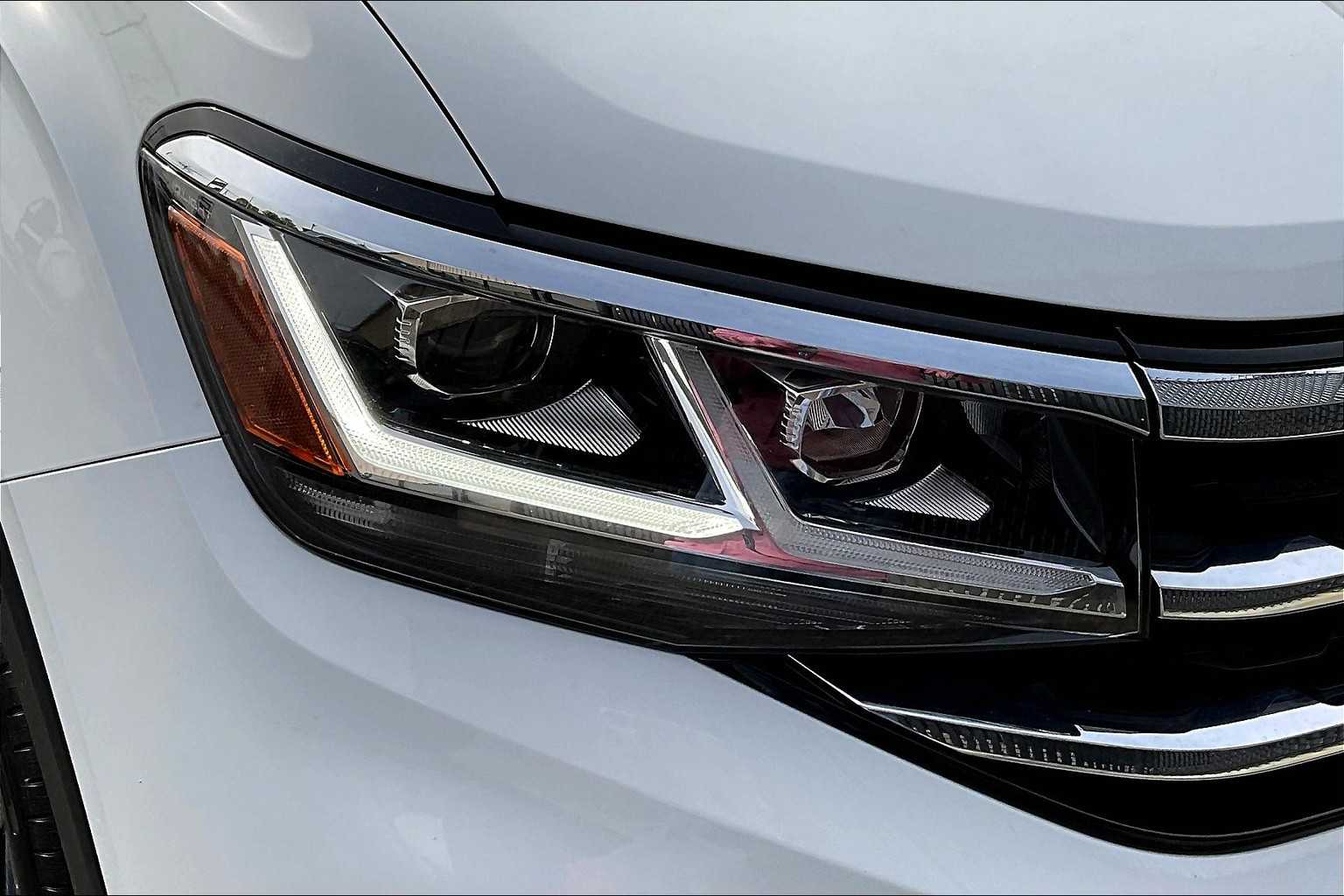 2023 Volkswagen Atlas 3.6L V6 SE w/Technology - Photo 19