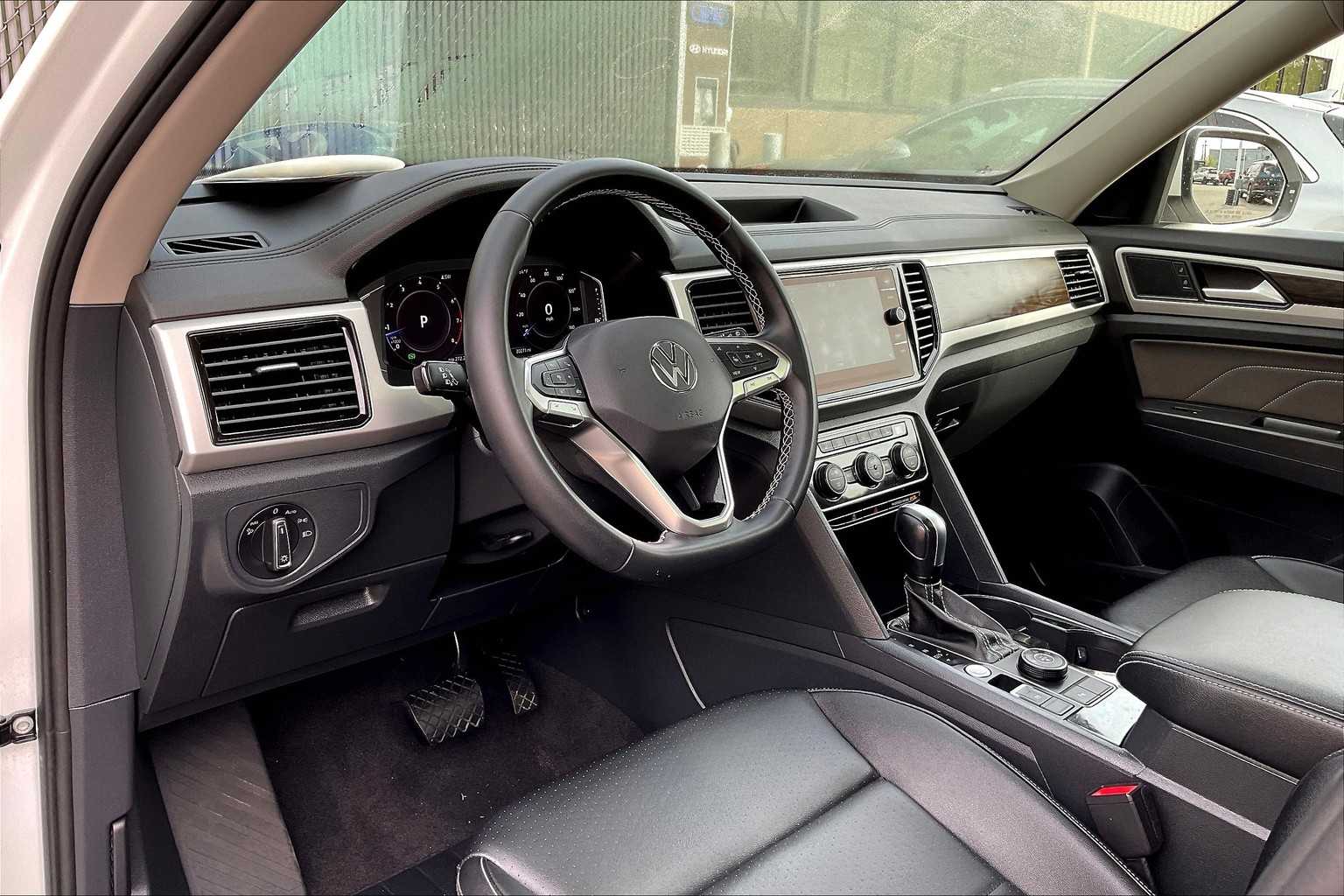 2023 Volkswagen Atlas 3.6L V6 SE w/Technology - Photo 21