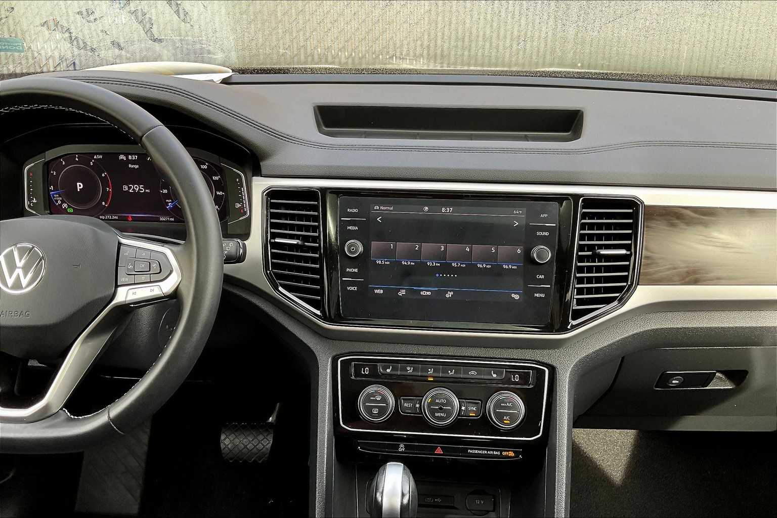 2023 Volkswagen Atlas 3.6L V6 SE w/Technology - Photo 25