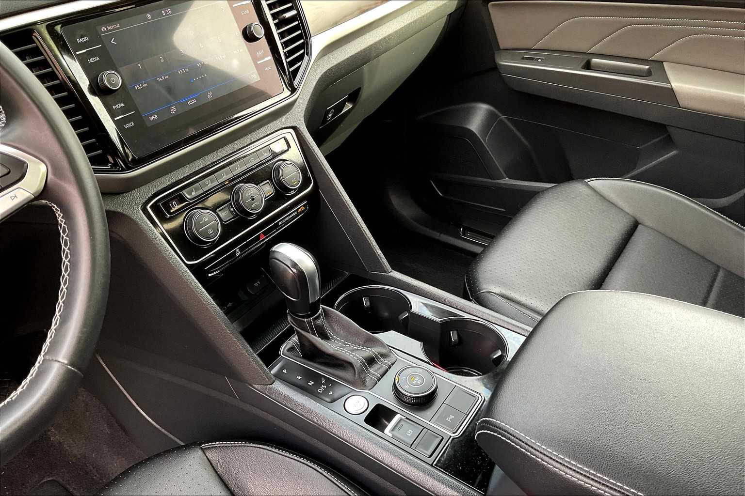 2023 Volkswagen Atlas 3.6L V6 SE w/Technology - Photo 26