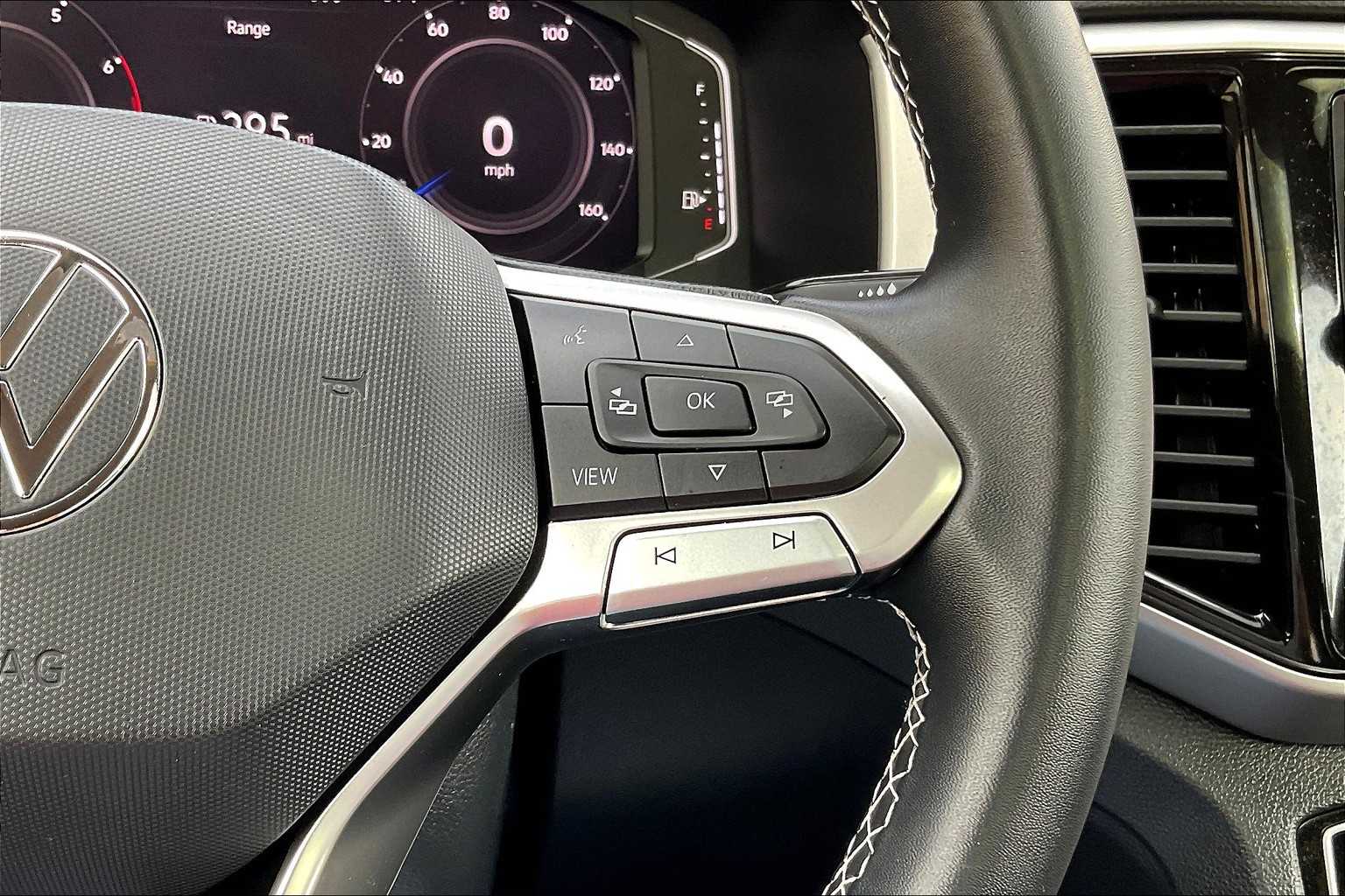 2023 Volkswagen Atlas 3.6L V6 SE w/Technology - Photo 30