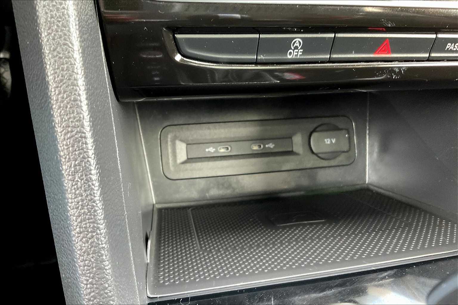 2023 Volkswagen Atlas 3.6L V6 SE w/Technology - Photo 32