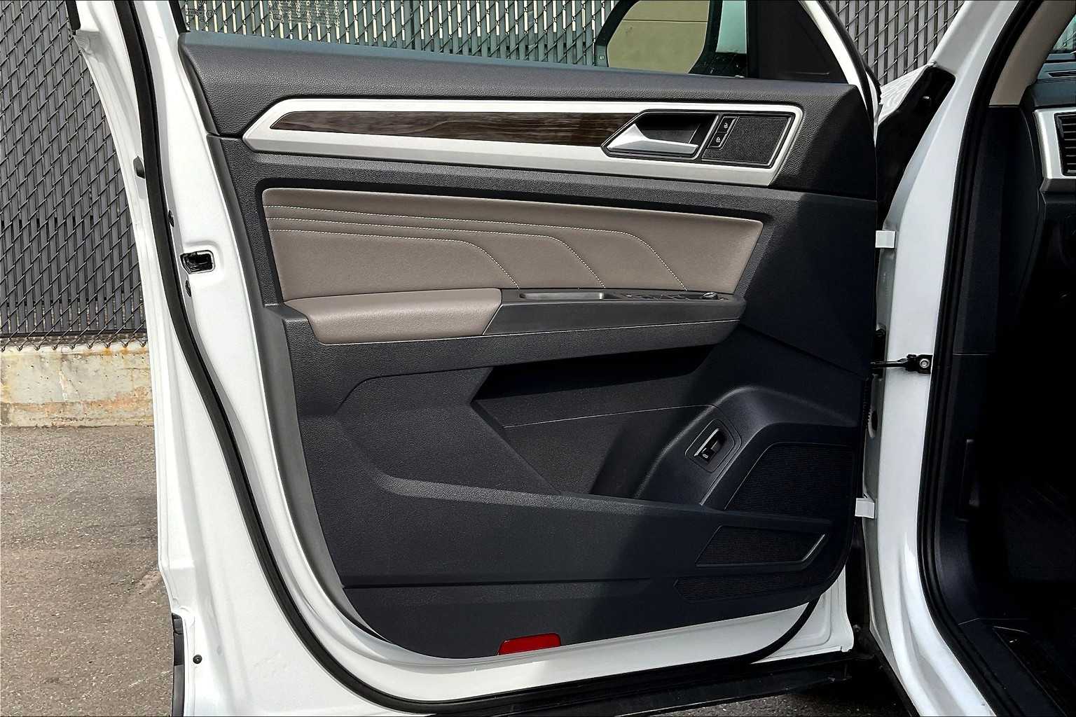 2023 Volkswagen Atlas 3.6L V6 SE w/Technology - Photo 6