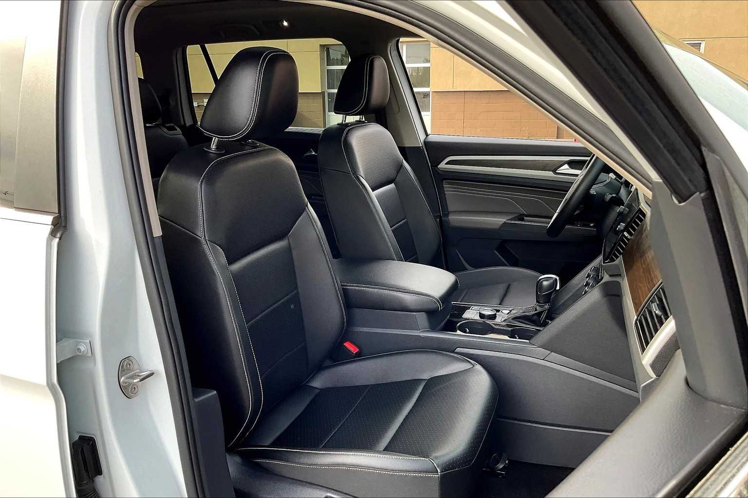 2023 Volkswagen Atlas 3.6L V6 SE w/Technology - Photo 7