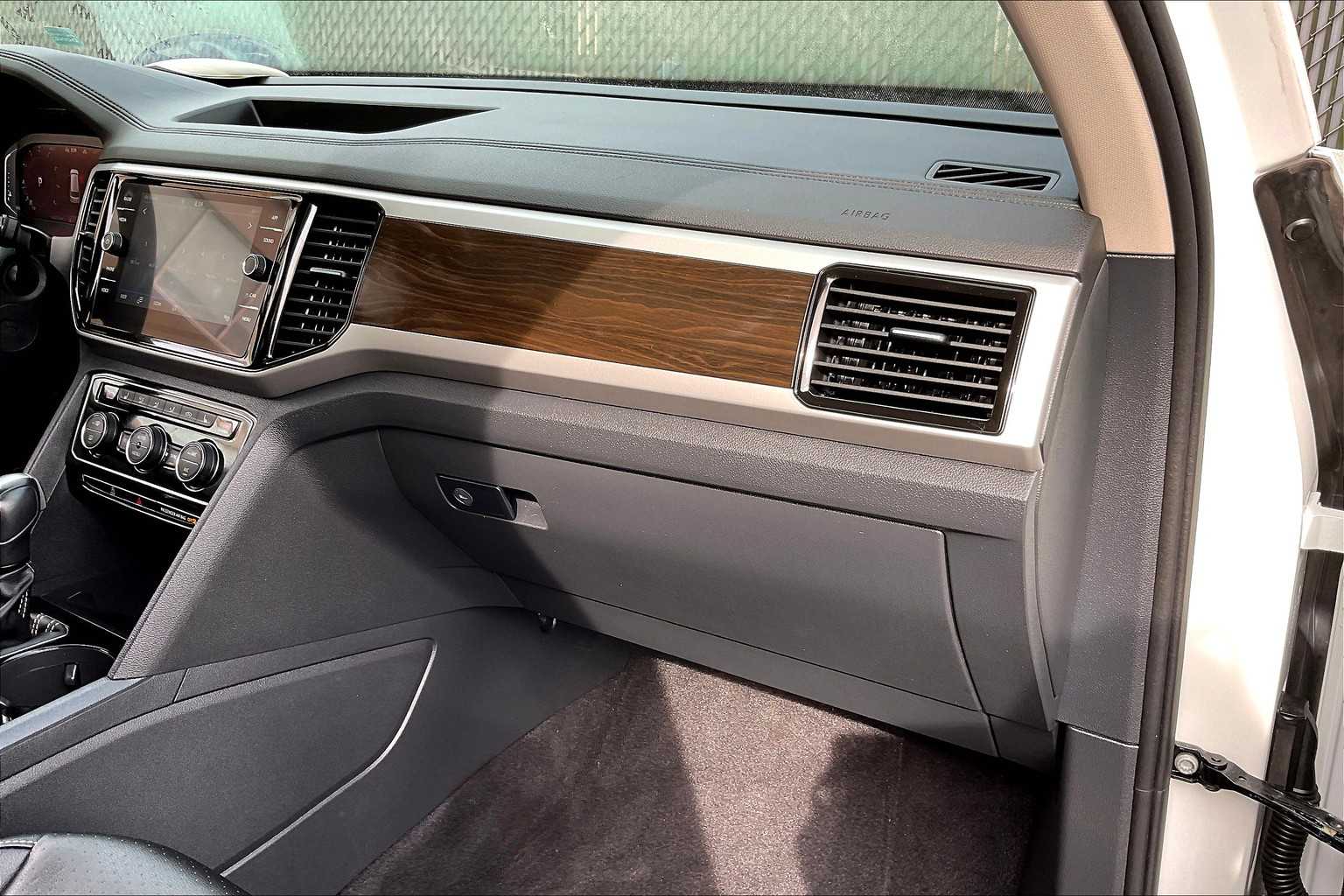 2023 Volkswagen Atlas 3.6L V6 SE w/Technology - Photo 10