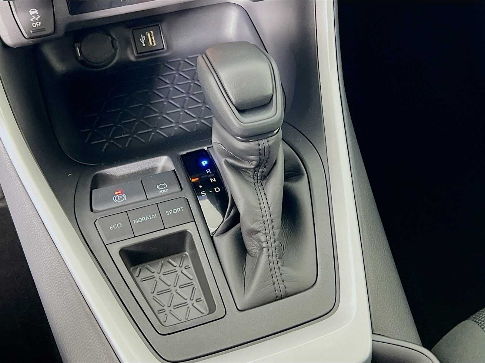2025 Toyota RAV4 LE - Photo 11