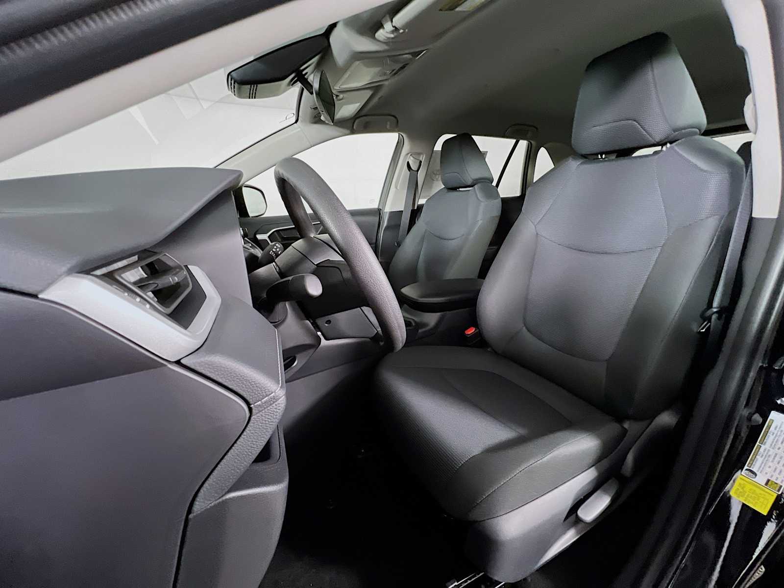 2025 Toyota RAV4 LE - Photo 12