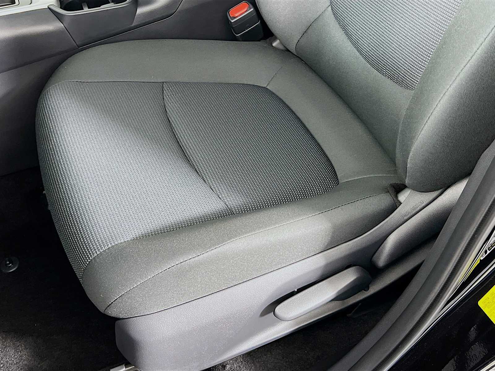 2025 Toyota RAV4 LE - Photo 17