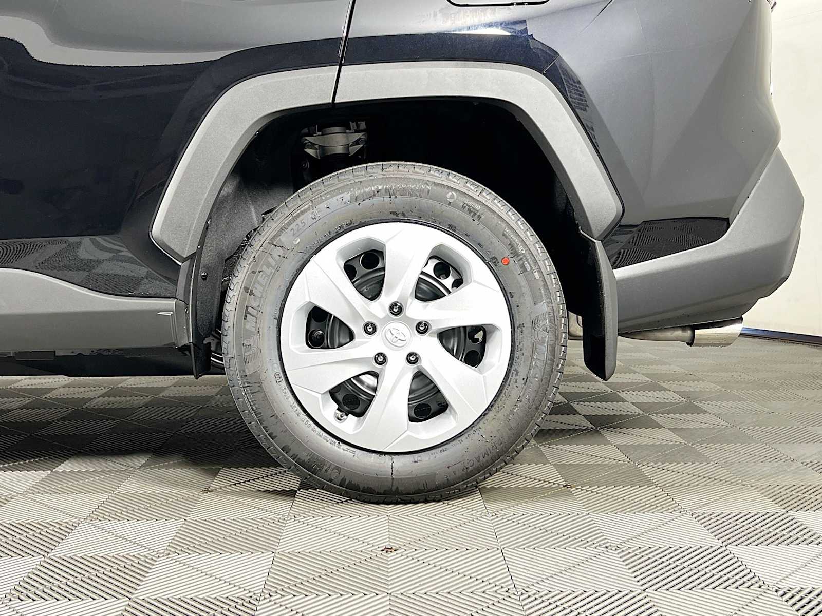 2025 Toyota RAV4 LE - Photo 19