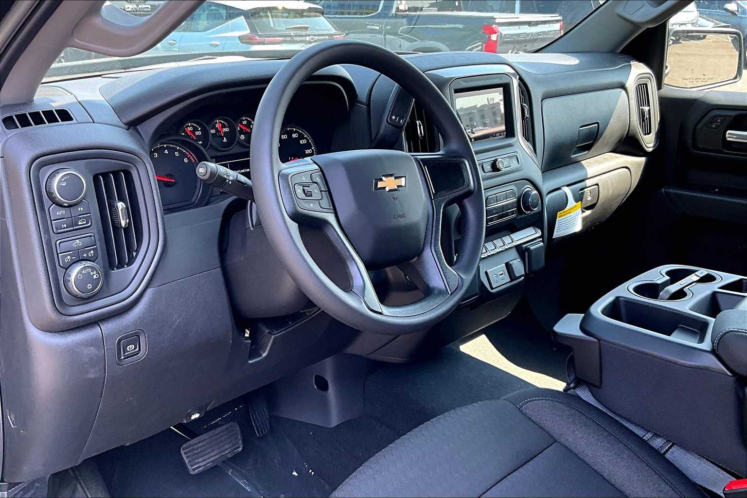 2025 Chevrolet Silverado 1500 Custom - Photo 9