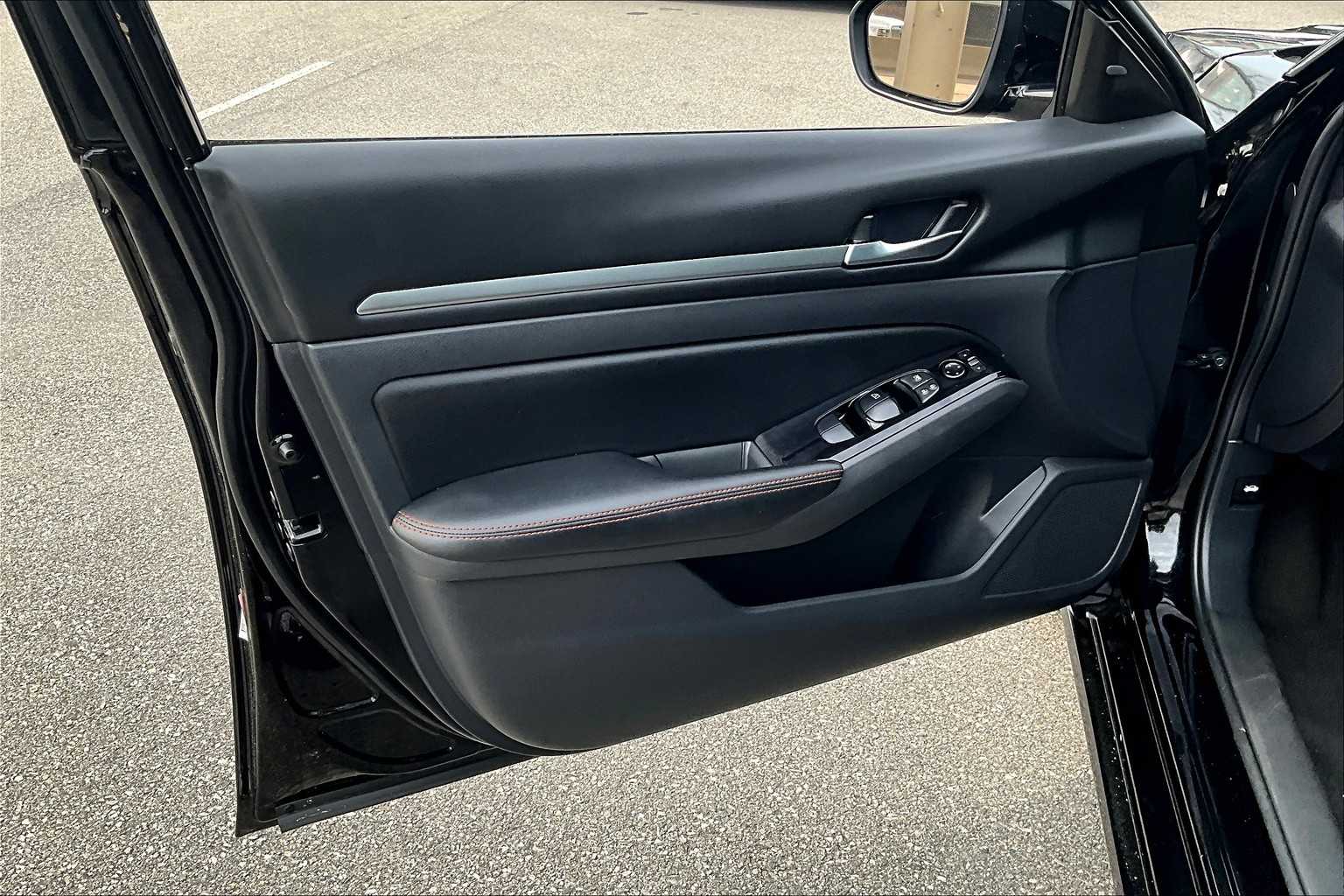 2024 Nissan Altima 2.5 SR - Photo 9