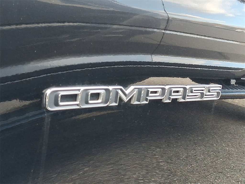 2023 Jeep Compass Latitude Lux - Photo 9