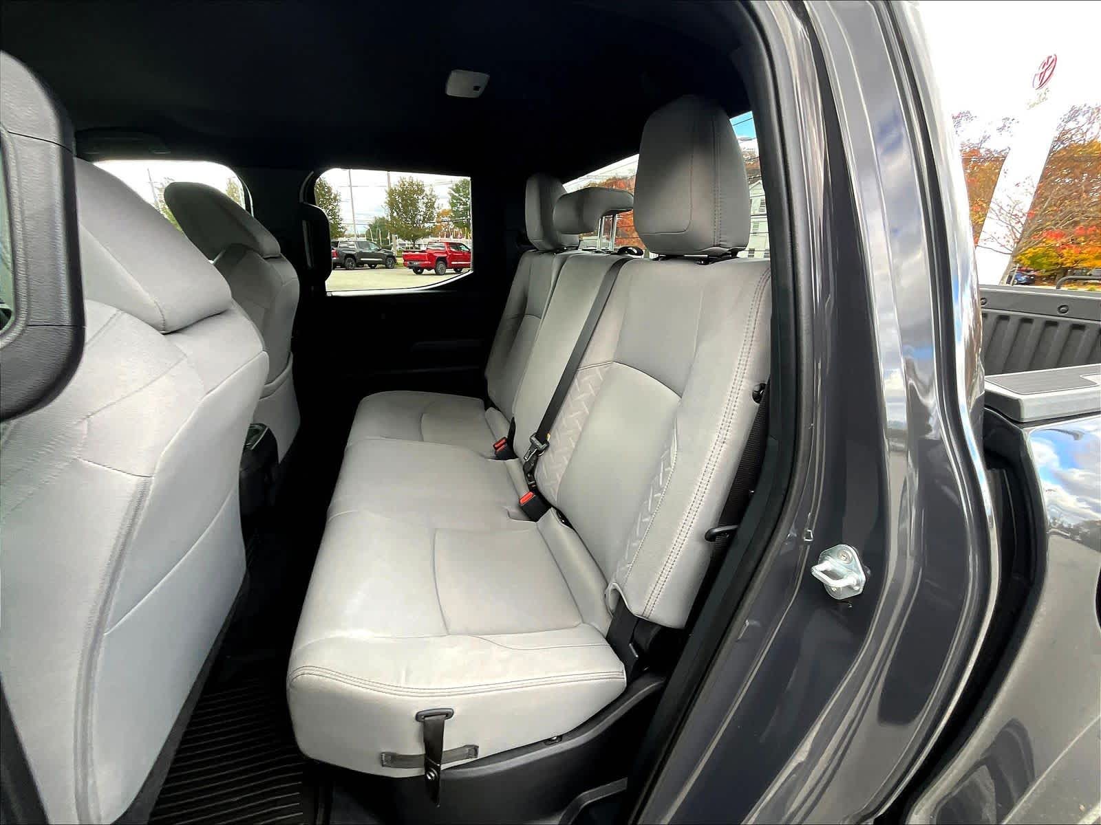 2024 Toyota Tacoma SR5 - Photo 15